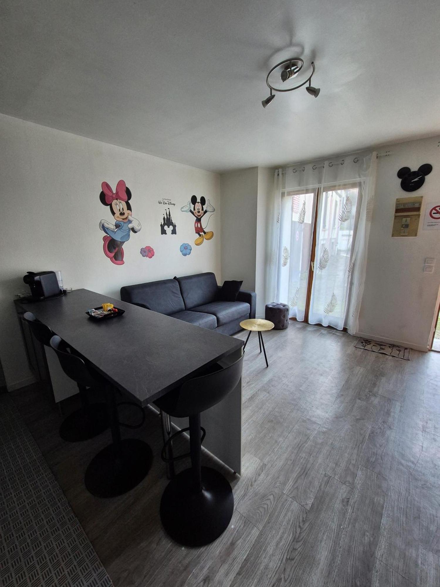 Studio A 2 Pas De Disneyland Esbly Exteriör bild